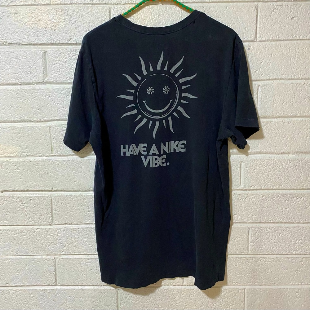 Destroyed Nike Vibes Men’s Black Large Short Sleeve T Shirt Holey Sun